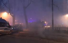 Segni degli scontri in strada a Torino dopo manifestazione