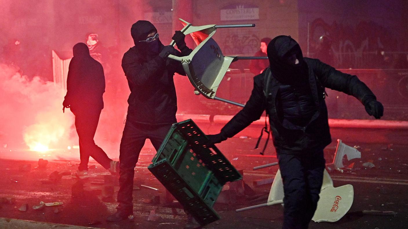 Eventi di Torino: vandalismo in piazza